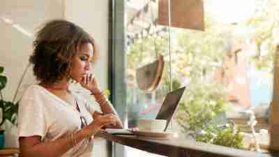 A woman sits at her computer and plans how to get things done